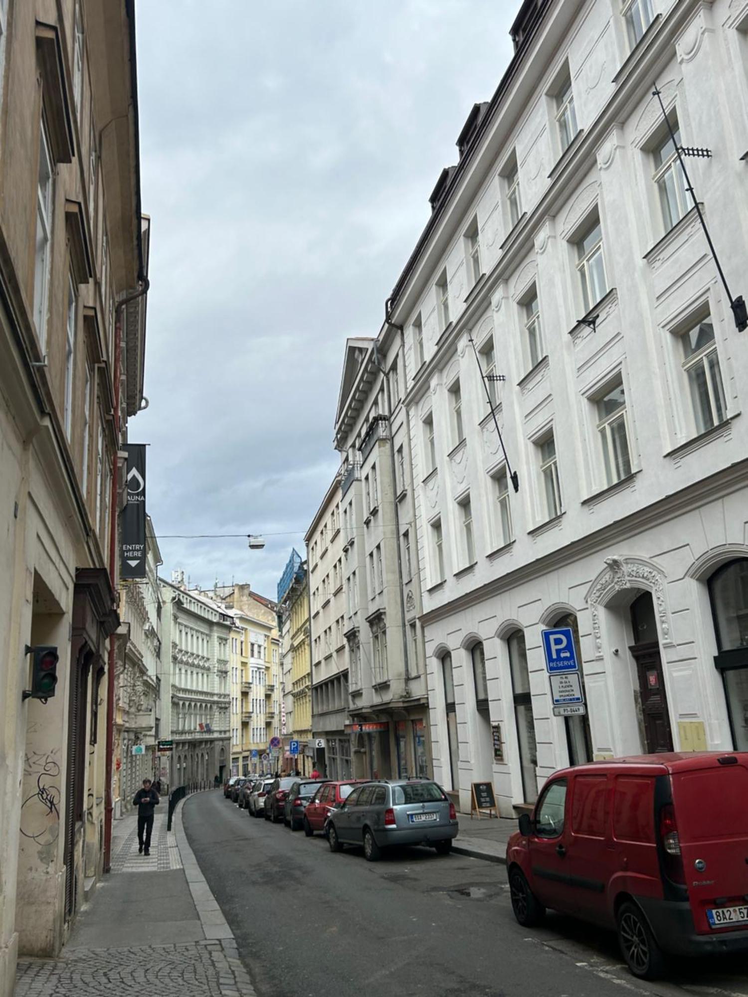 Party House - Ve Smeckach 18, Center!! * Praga