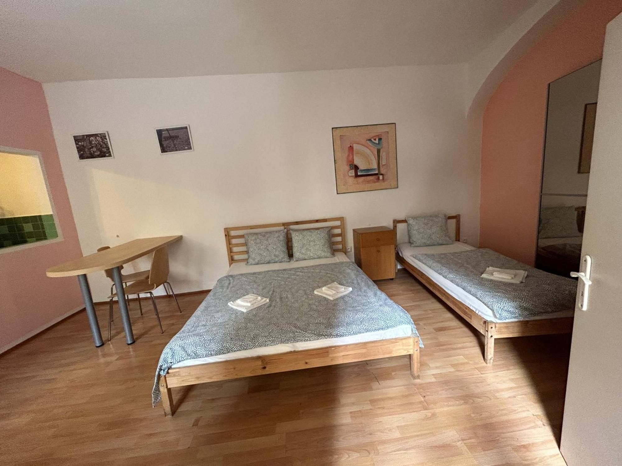 Party House - Ve Smeckach 18, Center!! Apartament