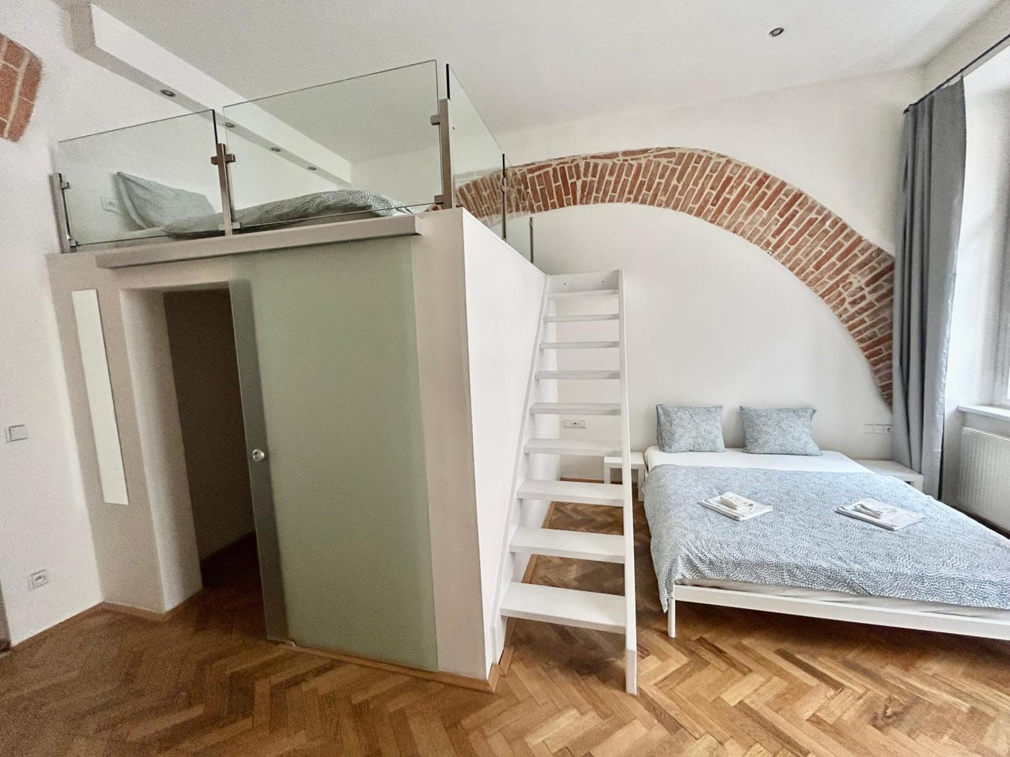Apartament Party House - Ve Smeckach 18, Center!! *