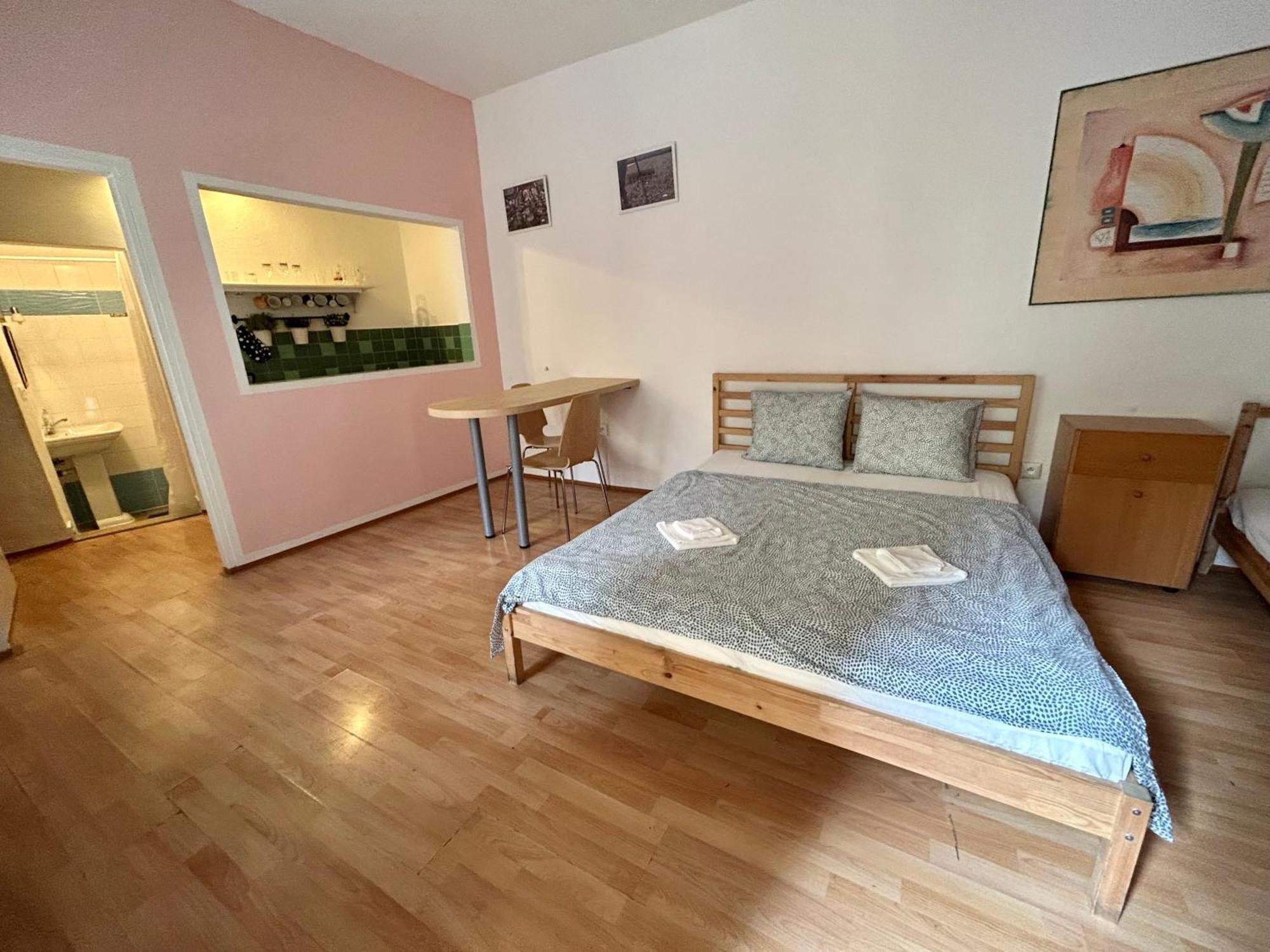 Party House - Ve Smeckach 18, Center!! * Praga
